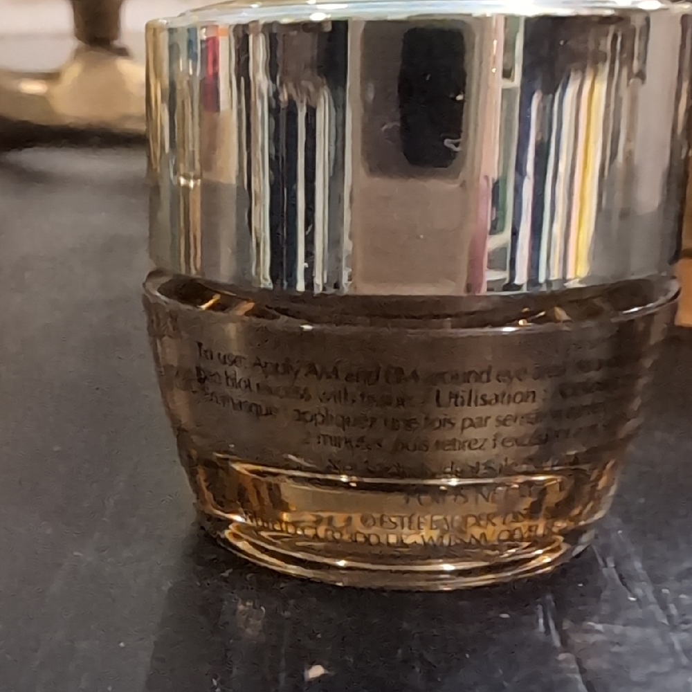 Estee Lauder Re-nutriv, Revitalizing Supreme, Advanced Night Repair - Picture 5 of 10